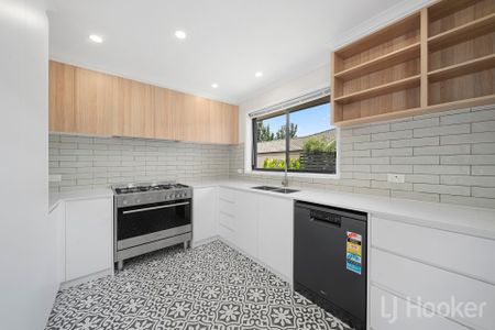 Stylish 4 Bedroom Jerrabomberra House - Photo 3