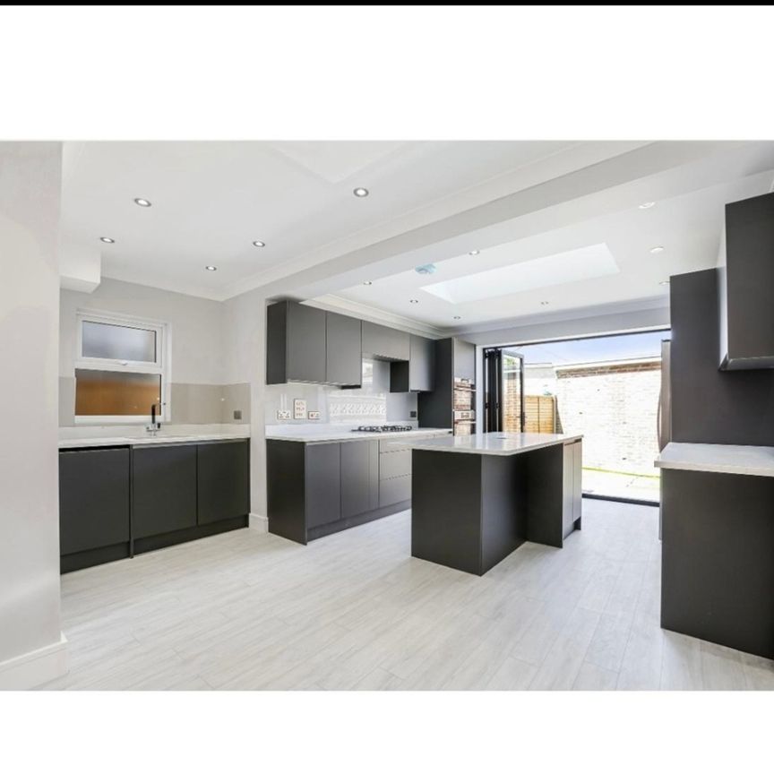 Room in a Shared House, Ockkey Road, CR0 - Photo 1