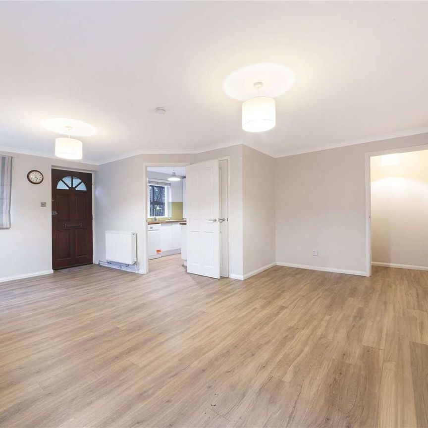 A bright and contemporary 3-bedroom home featuring spacious interiors, a modern kitchen, sleek bathroom, charming reception room and a light-filled conservatory  perfect for modern living. - Photo 1