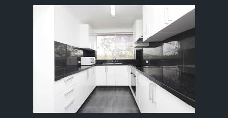 Convenient St Luica Apartment – Spacious, Stylish, and Perfectly Located - Photo 4