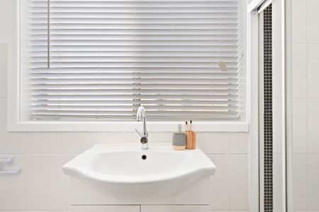 Two Bed Beachside Living. - Photo 4