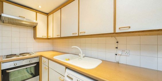 Station Parade, SW12 9AZ, London - Photo 3