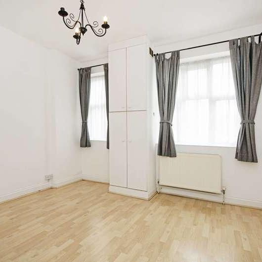 Golders Green Road, Golders Green, NW11 - Photo 1