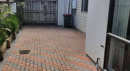 Spacious and comfortable home close to amenities - Photo 2