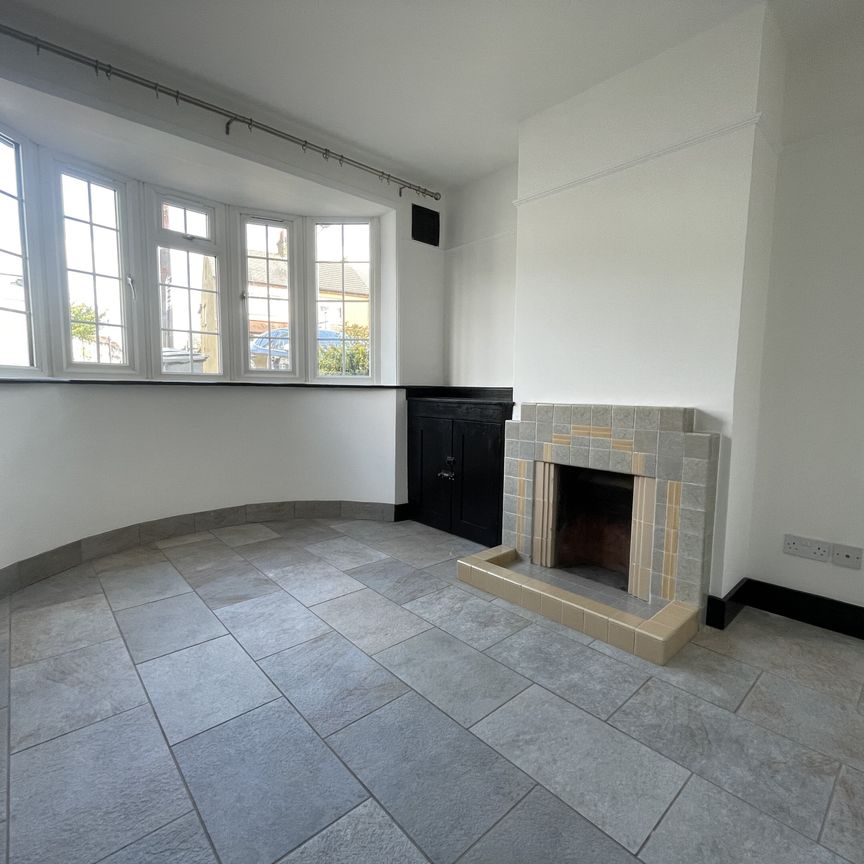 Hagden Lane, Watford - Photo 1