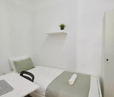 Room in a shared 9-bedroom apartment for rent in Lisbon, professionals and students. - Foto 4