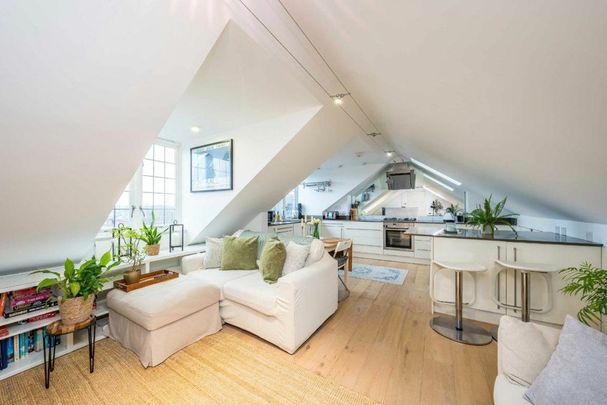 The Gateways, Richmond, TW9 - Photo 1