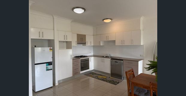 Top floor, 1 bedroom unit! - Photo 1