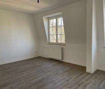 Hier findet jeder seinen Platz: interessante 4-Zimmer-Wohnung mit B... - Foto 1