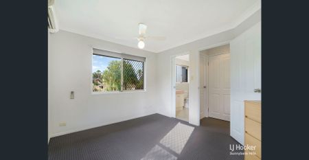 Gorgeous 3 Bedroom Townhouse, 2 swimming pools and 2 car parks in Sunnybank Hills - Photo 5