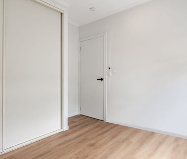 CONTEMPORARY FAMILY LIVING IN PEACEFUL CUL-DE-SAC - Photo 5