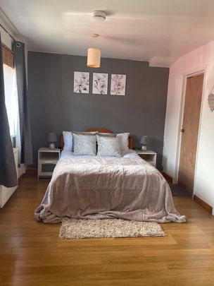 Newly Refurbished Double Room **Great Local Amenities** - Photo 1