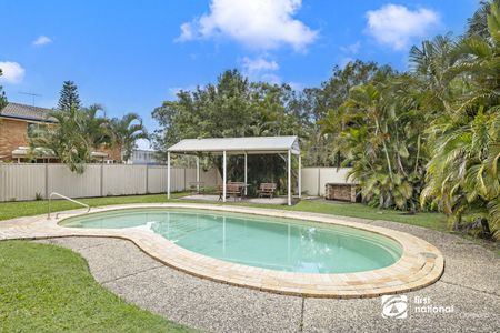 RECENTLY RENOVATED TOWNHOUSE IN GREAT LOCATION! - Photo 5