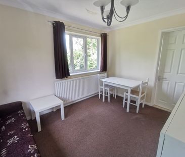 Oaklands 3 - Photo 3