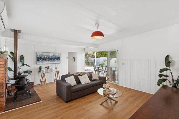 Stylish Family Retreat with Pool in Mansfield High Catchment - Photo 1