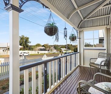 Charming Three Bedroom Family Home - Photo 1