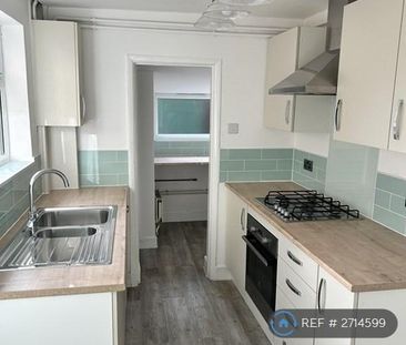 2 bedroom semi-detached house to rent - Photo 2