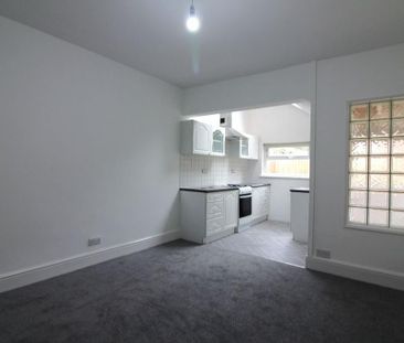 3 bedroom end of terrace house to rent - Photo 2