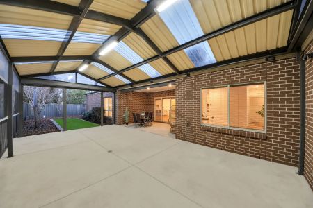 6 Eltham Parade, Manor Lakes. - Photo 5