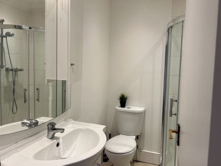 1 Bed Flat, St. Peter's Street, N1 - Photo 4