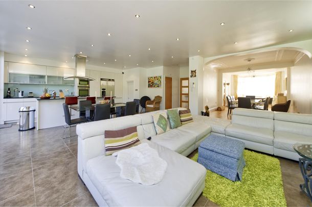 Basing Hill, Golders Green, London, NW11 - Photo 1