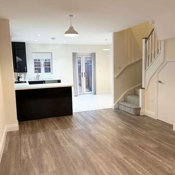 Field View, Brackley, NN13 - Photo 1