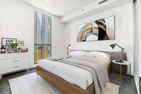 Stylish & Spacious Two-Bedroom Apartment in Prime Canterbury Location - Photo 2