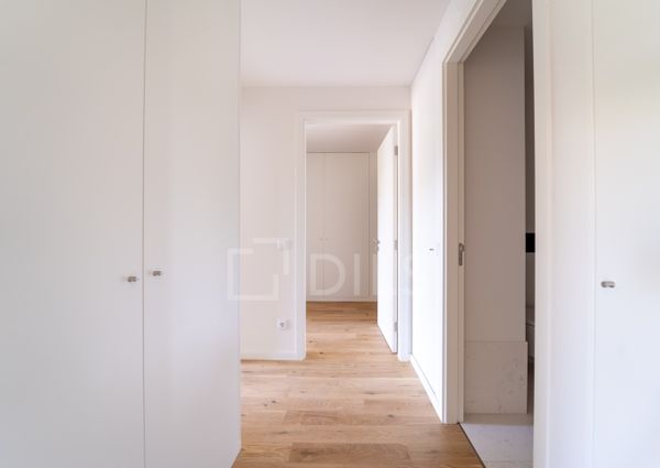 Apartamento T2 no Porto com varanda, garagem e arrumos