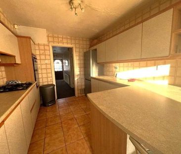 3 bedroom end of terrace house to rent - Photo 5