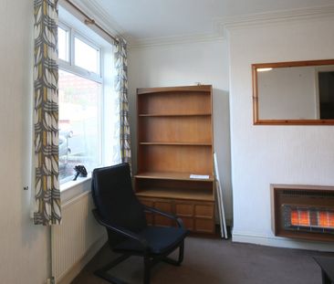 2 Bed Terraced House, Anderson Mount, LS8 - Photo 2