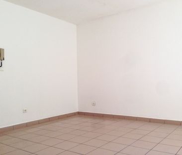 Location Appartement 1 pièce 27m² STE CLOTILDE 97490 - Photo 2