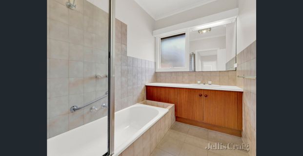 2/94 Locksley Road, Ivanhoe, Vic 3079 - Photo 1