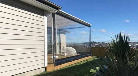 Large family home with pergola deck - Photo 2