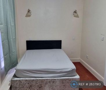1 bedroom in a flat share to rent - Photo 1