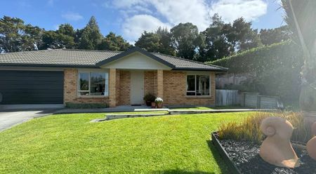 Executive Home in Pukenui Estate - Photo 2