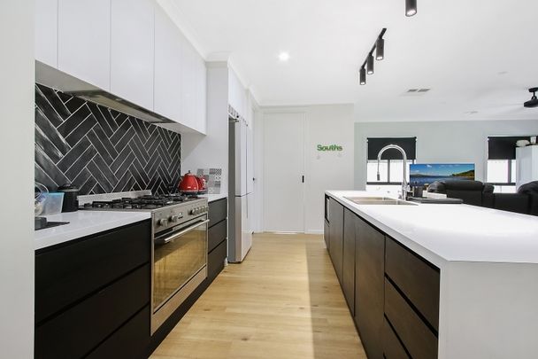 18 Ponting Way - Photo 1