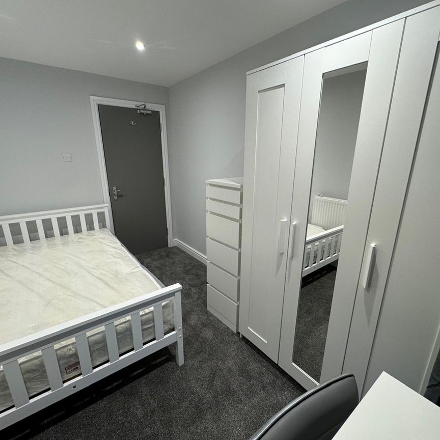 Room in a Shared House, Harrison Road, SO17 - Photo 1