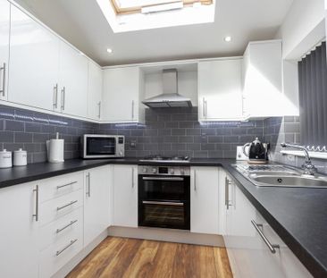 6 bedroom terraced house to rent - Photo 5