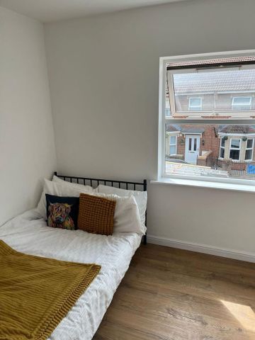 1 bedroom in a flat share to rent - Photo 4
