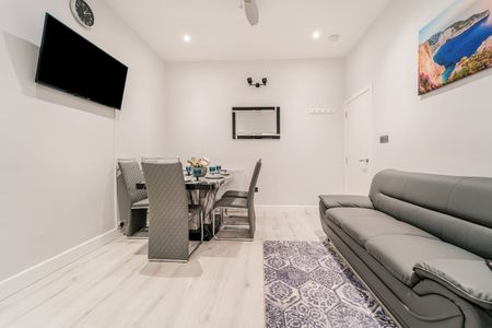 2 Bed Flat, Kimberley Avenue, IG2 - Photo 3