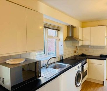 Chairborough Road, High Wycombe, HP12 - Photo 5