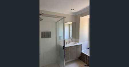 Generous Coastal Family Home in Quiet Sandy Beach - Photo 5