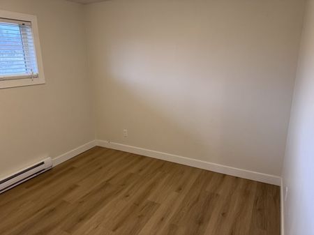 FREE RENT! West Kelowna Pet Friendly 2 bedroom Duplex with Storage - Photo 3