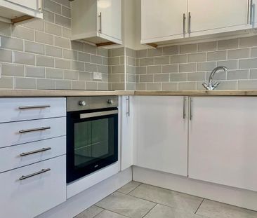 2 bedroom maisonette to rent - Photo 6