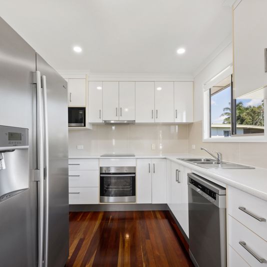 Highset family home - Photo 1