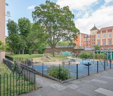 3 bedroom flat to rent - Photo 1