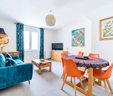 2 bedroom Flat To Let - Photo 1