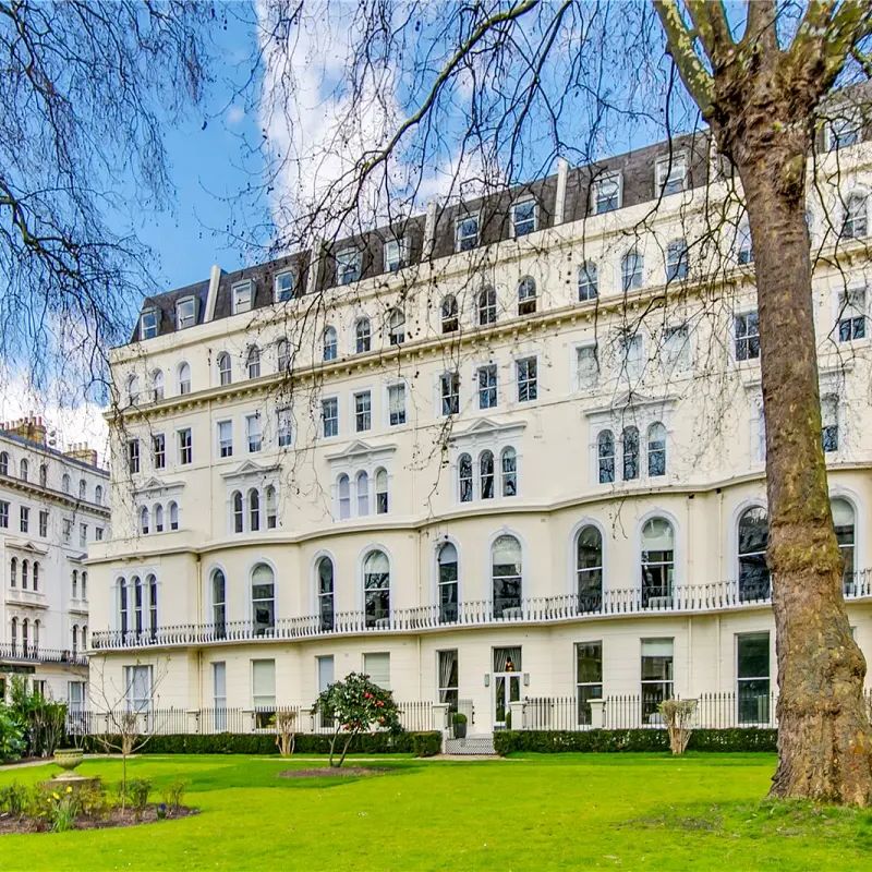 2 bedroom flat in 86-92 Kensington Gardens Sq - Photo 1