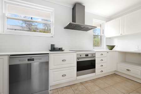 Sun-Drenched, Spacious Top-Floor Apartment with Parking & Outdoor Space - Photo 4