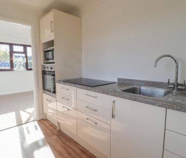 2 bedroom bungalow to rent - Photo 2